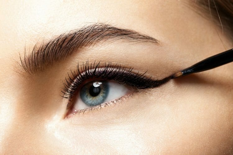 The 10 Best Natural and Organic Eyeliners of 2026 | The Natural Beauty Blog